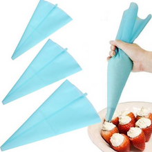 Ladda upp bild till gallerivisning, Reusable Pastry /Decorating Piping Bags (XL,L,M,S) &amp; Piping Tip Converters (L,M,S) Set
