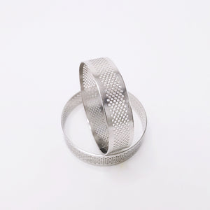 2 st Rund Perforerad Tårtring  Φ8*2cm  Elektrolytiskt behandlat rostfritt stål 2st Round Perforated Tart Ring  2PCS Round Perforated Tart Ring Φ8*2cm